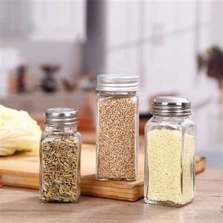 Staklena boca sa začinima za teglu začina